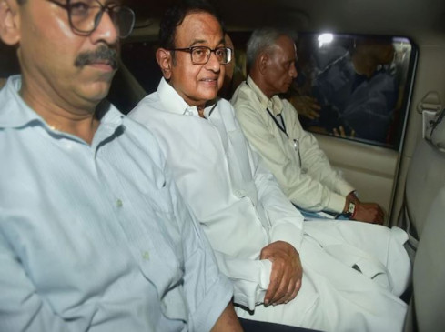 सीबीआई ने चिदंबरम को किया गिरफ्तार, हेडक्वार्टर में चली पूछताछ