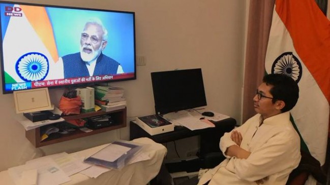 हाथ में तिरंगा लेकर नाचते लद्दाख के सांसद जामयांग शेरिंग का वीडियो वायरल
