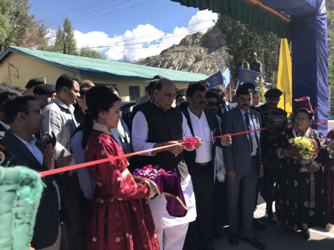 लद्दाख में राजनाथ सिंह ने पूछा- पाकिस्तान बताए कश्मीर कब उसका था ?