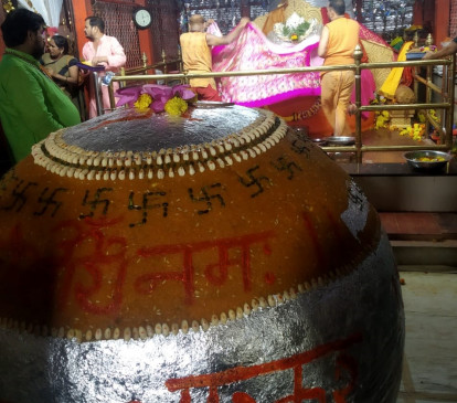 दैनिक भास्कर ने टेकड़ी गणेश मंदिर में चढ़ाया 1101 किलो लड्डू का महाभोग दैनिक भास्कर ने टेकड़ी गणेश मंदिर में चढ़ाया 1101 किलो लड्डू का महाभोग