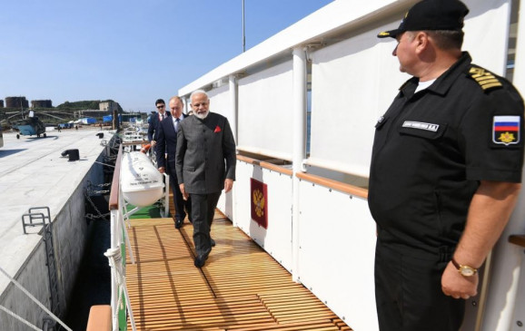 रूस में बोले पीएम मोदी- दोनों देश आंतरिक मामलों में बाहरी दखल के खिलाफ रूस में बोले पीएम मोदी- दोनों देश आंतरिक मामलों में बाहरी दखल के खिलाफ