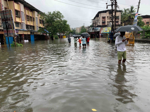 मॉनसून फिर सक्रिय : भारी बारिश के बीच डेढ़ दिन के गणपति की विदाई मॉनसून फिर सक्रिय : भारी बारिश के बीच डेढ़ दिन के गणपति की विदाई