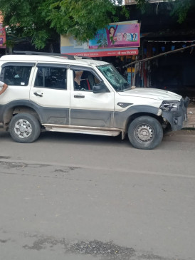 बीएसएफ के जवान की कार ने आधा दर्जन लोगों को उड़ाया , हादसे में जवान भी घायल बीएसएफ के जवान की कार ने आधा दर्जन लोगों को उड़ाया , हादसे में जवान भी घायल