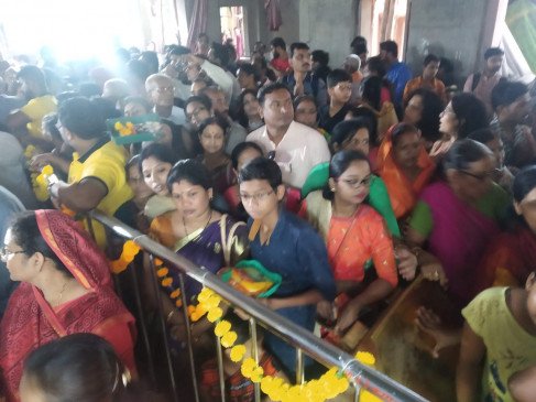 दैनिक भास्कर ने टेकड़ी गणेश मंदिर में चढ़ाया 1101 किलो लड्डू का महाभोग दैनिक भास्कर ने टेकड़ी गणेश मंदिर में चढ़ाया 1101 किलो लड्डू का महाभोग
