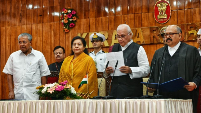 आरिफ मोहम्मद खान ने केरल के गवर्नर के रूप में ली शपथ, CM भी रहे मौजूद