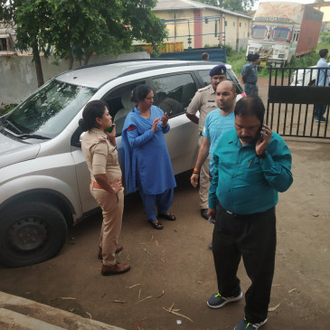छिंदवाड़ा: लोकायुक्त पुलिस को देखकर भागा रिश्वतखोर आरक्षक, कार से बरामद हुए एक लाख रुपए