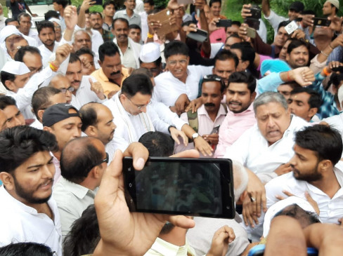 चिन्मयानंद केस: शाहजहांपुर में न्याय यात्रा निकालने पर अड़ी कांग्रेस, कई नेता गिरफ्तार