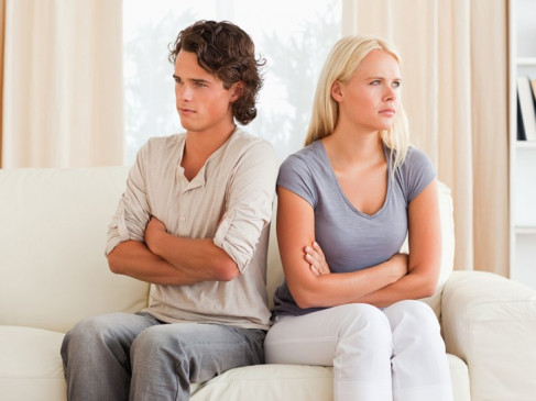 Relationship News: ऐसे समझें कि आपका पार्टनर डोमिनेटिंग है Relationship News: ऐसे समझें कि आपका पार्टनर डोमिनेटिंग है