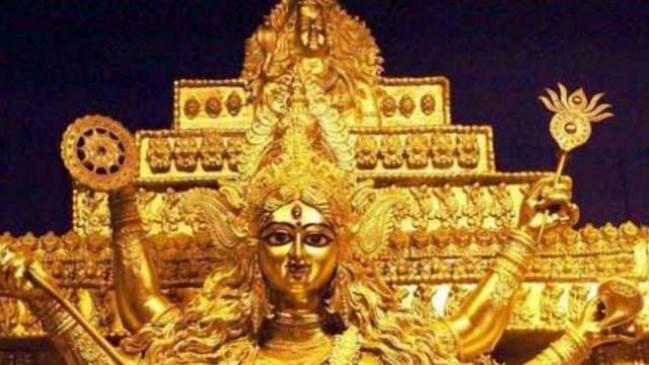 कोलकाता में सोने से बनाई गई मां दुर्गा की प्रतिमा, कीमत जानकार रह जाएंगे हैरान