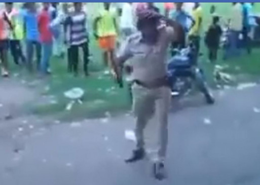 Fake News: चालान काटने पर भीड़ ने पुलिसकर्मी को पीटा ?