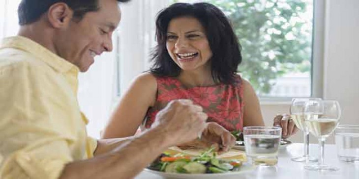 Health news: बढ़ती उम्र में इस तरह के खाने से करें परहेज Health news: बढ़ती उम्र में इस तरह के खाने से करें परहेज