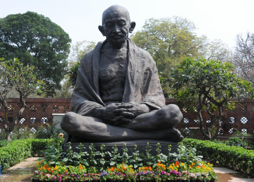  गांधी के नाम पर ढकोसला कर रहीं पार्टियां : वयोवृद्ध गांधीवादी (संशोधित) 