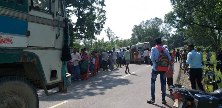 Passenger bus overturns, four dead, sixteen serious - passengers were full