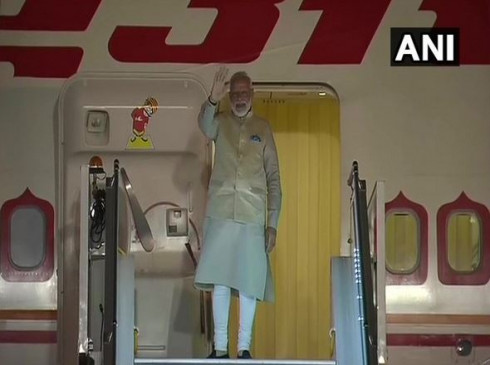 अमेरिका दौरे पर रवाना हुए PM, रविवार को हाउडी मोदी इवेंट को करेंगे संबोधित अमेरिका दौरे पर रवाना हुए PM, रविवार को हाउडी मोदी इवेंट को करेंगे संबोधित