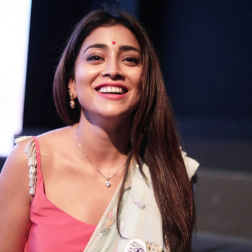 Shriya Saran B'Day: एक डांस वीडियो की वजह से बदली थी किस्मत, इस फिल्म से मिली थी पहचान Shriya Saran B'Day: एक डांस वीडियो की वजह से बदली थी किस्मत, इस फिल्म से मिली थी पहचान