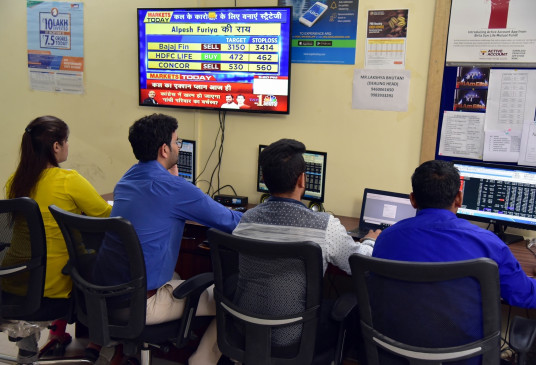 Sensex slips after strong start, Nifty also breaks