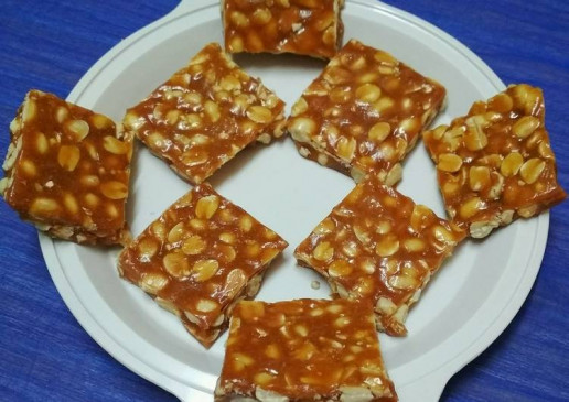 वीडियो रेसिपी : घर पर बनाएं मूंगफली की गजक