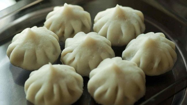 वीडियो रेसिपी: चावल के आटे से बनाएं टेस्टी मोदक