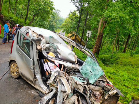 Youth dies in car and truck collision - incident near Hanuman dole