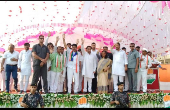 कमल को हराने मैदान में उतरे नाथ, बोले- पब्लिक सेक्टर का निजीकरण करने पर तुली मोदी सरकार कमल को हराने मैदान में उतरे नाथ, बोले- पब्लिक सेक्टर का निजीकरण करने पर तुली मोदी सरकार