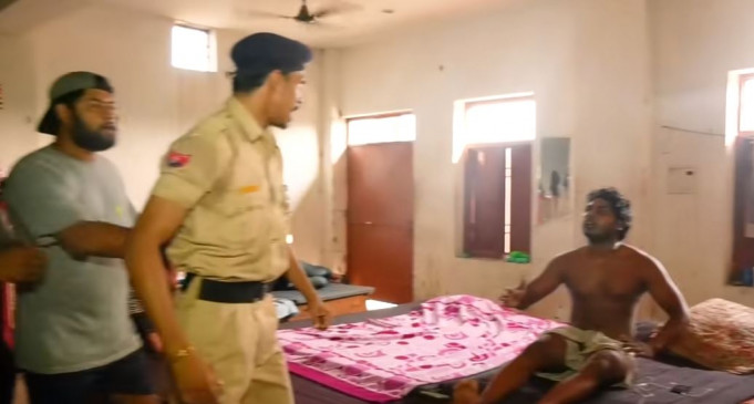 Fake News: रेसलर के नाटकीय वीडियो को लोगों ने माना सच, जानें क्या है सच्चाई ? Fake News: रेसलर के नाटकीय वीडियो को लोगों ने माना सच, जानें क्या है सच्चाई ?