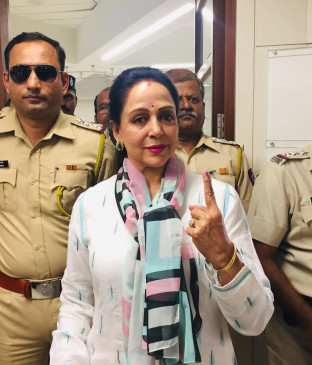 बॉलीबुड सितारों ने किया मतदान, अस्पताल से लौटे अमिताभ नहीं कर सके वोटिंग बॉलीबुड सितारों ने किया मतदान, अस्पताल से लौटे अमिताभ नहीं कर सके वोटिंग
