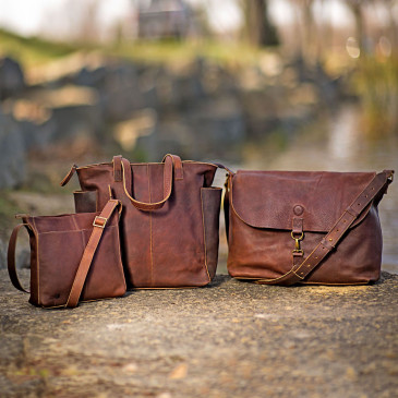 National Handbag Day: इन टिप्स और ट्रिक्स को फॉलो कर करें अपने लैदर बैग की देखभाल National Handbag Day: इन टिप्स और ट्रिक्स को फॉलो कर करें अपने लैदर बैग की देखभाल