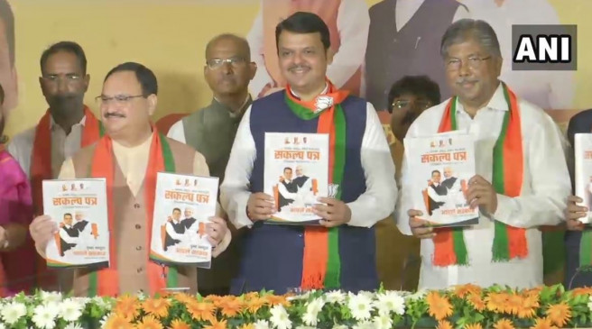 महाराष्ट्र: BJP का चुनावी संकल्प पत्र जारी, 1 करोड़ नौकरियां देने का वादा