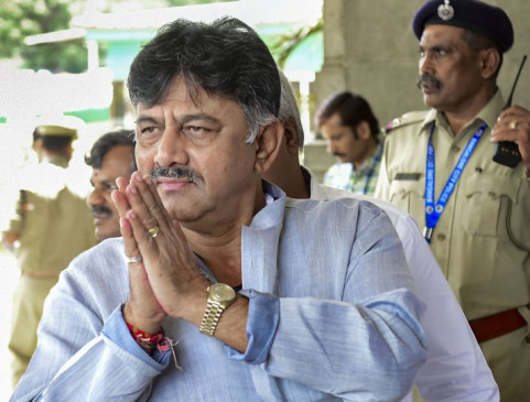 डीके शिवकुमार को दिल्ली हाई कोर्ट ने दी जमानत, बिना अनुमति नहीं छोड़ सकेंगे देश डीके शिवकुमार को दिल्ली हाई कोर्ट ने दी जमानत, बिना अनुमति नहीं छोड़ सकेंगे देश