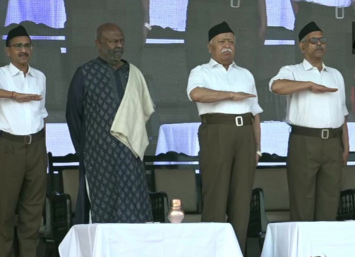 दशहरा: RSS के पथ संचलन मार्च में भागवत ने की मोदी सरकार की जमकर तारीफ दशहरा: RSS के पथ संचलन मार्च में भागवत ने की मोदी सरकार की जमकर तारीफ