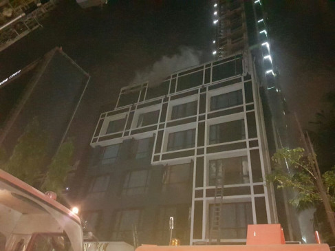  इंदौर के होटल में आग, 6 लोग सुरक्षित निकाले गए 