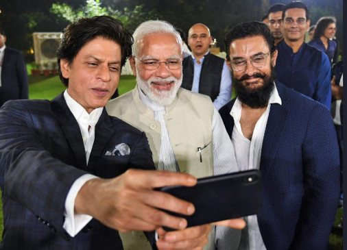 गांधी@150: मनोरंजन जगत की हस्तियों से मिले PM मोदी, बापू के विचारों पर की चर्चा