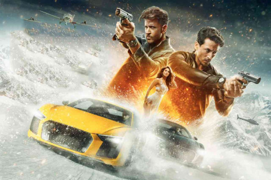 War Review: रोंगटे खड़े कर देंगे टाइगर-ऋतिक के एक्शन्स, इमोशन और लोकेशन भी जीत लेंगे आपका दिल War Review: रोंगटे खड़े कर देंगे टाइगर-ऋतिक के एक्शन्स, इमोशन और लोकेशन भी जीत लेंगे आपका दिल