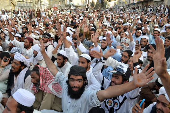 pakistan: इमरान सरकार के खिलाफ इस्लामाबाद पहुंचा आजादी मार्च