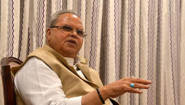 घाटी में पोस्टपेड सेवा शुरू, मलिक बोले- अब युवा लड़के-लड़कियों को बात करने में नहीं होगी दिक्कत घाटी में पोस्टपेड सेवा शुरू, मलिक बोले- अब युवा लड़के-लड़कियों को बात करने में नहीं होगी दिक्कत