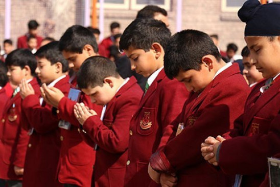 कश्मीर घाटी: आज से खुले स्कूल, हिरासत से छूटे नेताओं की हुई बैठक कश्मीर घाटी: आज से खुले स्कूल, हिरासत से छूटे नेताओं की हुई बैठक