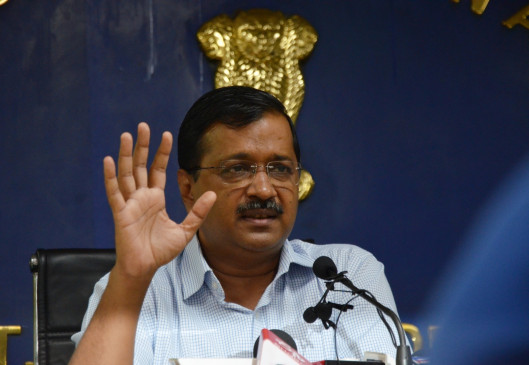 Kejriwal and Sisodia pay tribute to Gandhi and Shastri