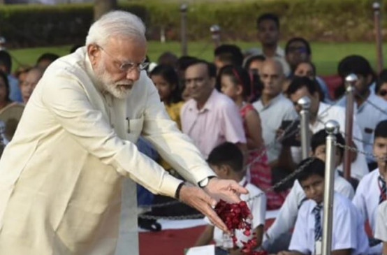 गांधी जयंती: पीएम मोदी, मनमोहन सिंह और सोनिया गांधी समेत देशवासियों ने बापू को किया नमन गांधी जयंती: पीएम मोदी, मनमोहन सिंह और सोनिया गांधी समेत देशवासियों ने बापू को किया नमन