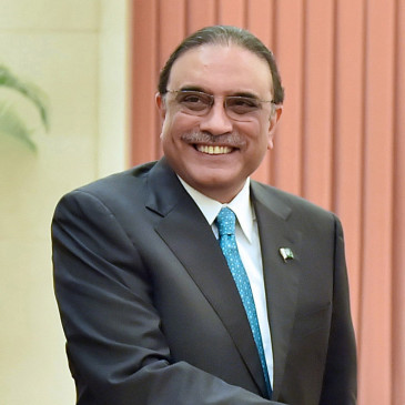  पाकिस्तान : पूर्व राष्ट्रपति जरदारी के पास 100 से अधिक हथियार 