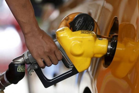 Fuel Price: पेट्रोल- डीजल एक महीने बाद हुआ सस्ता, जानें आज के दाम