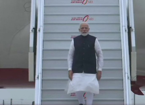 सऊदी अरब की यात्रा से भारत लौटे PM मोदी, कई समझौतों पर हुए हस्ताक्षर सऊदी अरब की यात्रा से भारत लौटे PM मोदी, कई समझौतों पर हुए हस्ताक्षर