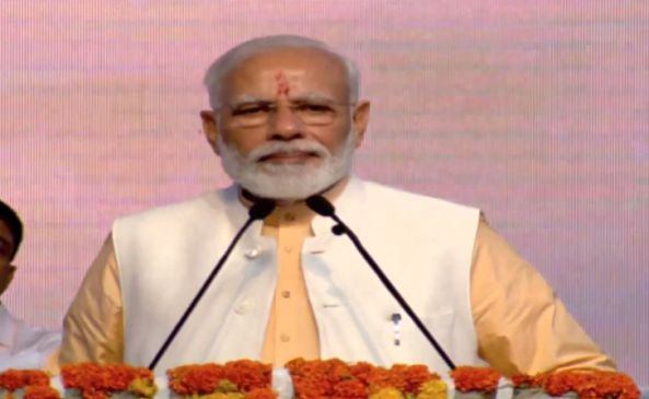 पीएम मोदी ने किया 107 फीट के रावण के पुतले का दहन, कहा- उत्सव हमें जोड़ते और मोड़ते हैं पीएम मोदी ने किया 107 फीट के रावण के पुतले का दहन, कहा- उत्सव हमें जोड़ते और मोड़ते हैं