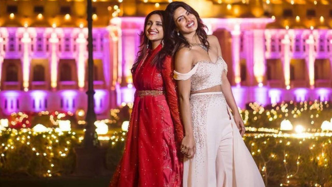 फ्रोजन वर्ल्ड में शामिल हुईं प्रियंका और परिणीति फ्रोजन वर्ल्ड में शामिल हुईं प्रियंका और परिणीति