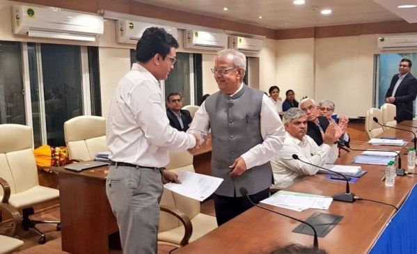 सौरव गांगुली ने BCCI अध्यक्ष पद संभाला, COA प्रमुख विनोद राय ने कहा- मैं बहुत संतुष्ट हूं सौरव गांगुली ने BCCI अध्यक्ष पद संभाला, COA प्रमुख विनोद राय ने कहा- मैं बहुत संतुष्ट हूं