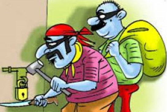 कर्मचारी को धमकाकर लोहा चोरी कर भागे - पुलिस की सुस्ती से चोरों के बढ़े हौसले