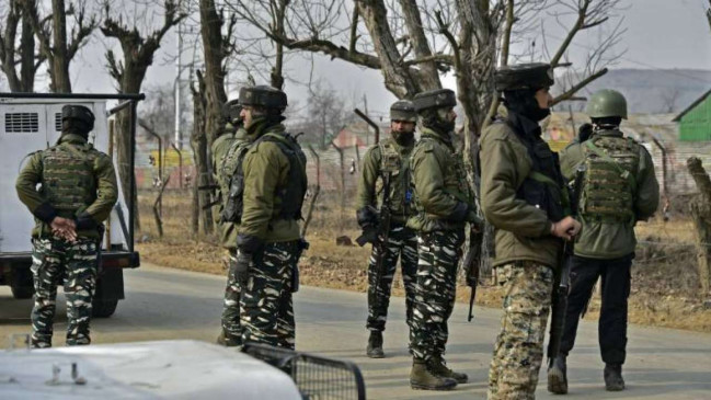 हिजबुल मुजाहिदीन के 3 आतंकवादी ढेर, हथियार और गोला-बारूद बरामद हिजबुल मुजाहिदीन के 3 आतंकवादी ढेर, हथियार और गोला-बारूद बरामद