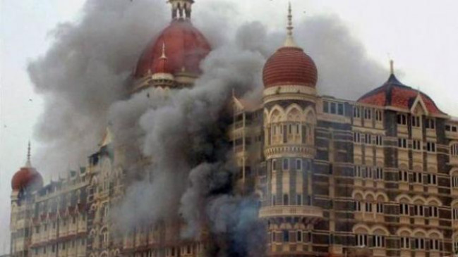 मुंबई हमले की 11वीं बरसी: आज ही के दिन दहल गई थी मुंबई, शहीदों को श्रद्धांजलि देने पहुंचे ये नेता मुंबई हमले की 11वीं बरसी: आज ही के दिन दहल गई थी मुंबई, शहीदों को श्रद्धांजलि देने पहुंचे ये नेता