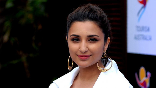 चोट के बाद बैडमिंटन कोर्ट में परिणीति की वापसी चोट के बाद बैडमिंटन कोर्ट में परिणीति की वापसी