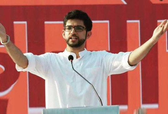 बाला साहेब के पोते आदित्य ठाकरे ने ली सोनिया गांधी की शपथ, BJP बोली- इनका हिंदुत्व खोखला