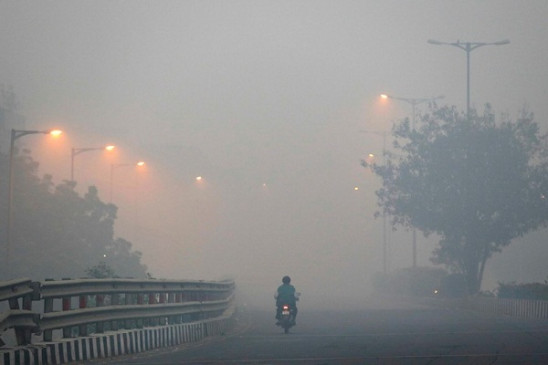Pollution: दिल्ली-NCR में आज खतरनाक स्तर पर प्रदूषण, कई इलाकों में AQI 400 पार Pollution: दिल्ली-NCR में आज खतरनाक स्तर पर प्रदूषण, कई इलाकों में AQI 400 पार